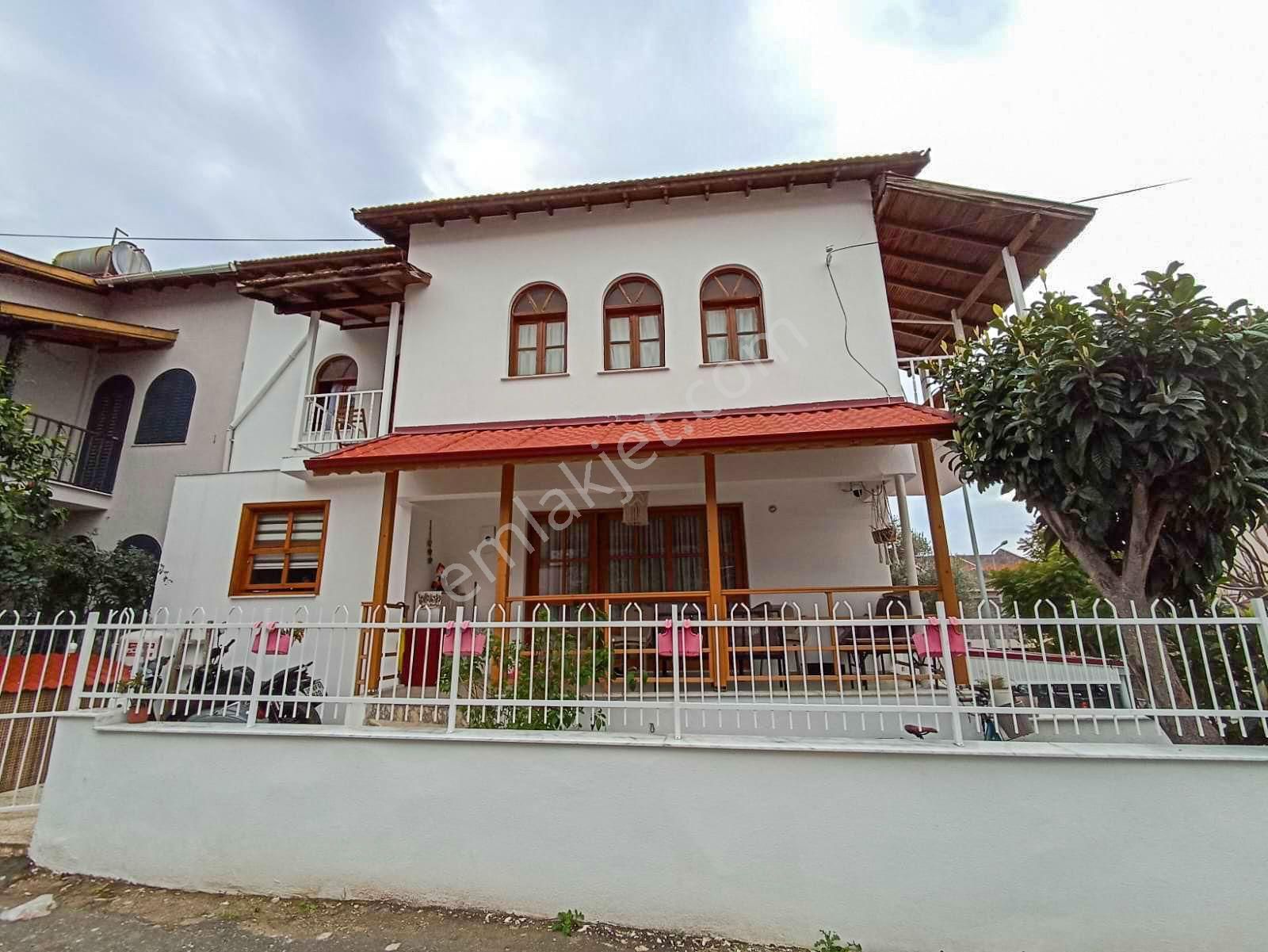 Gökçen'den Deniz Tarafında Köşe Konumda 3+1 Ferah Villa - Görsel 2