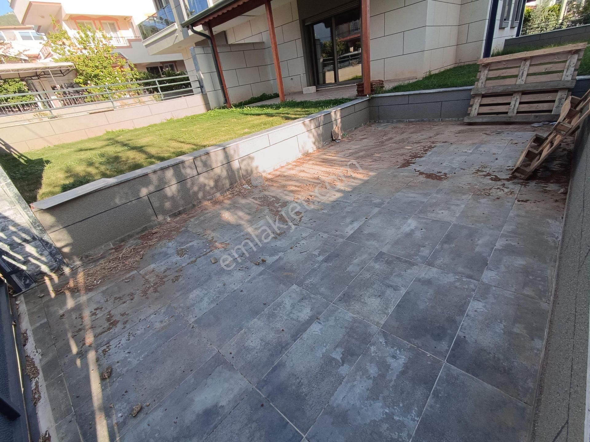 Özdere'de Merkezde Geniş Bahçeli Açık Otoparklı Sıfır Villa | Gökçen Emlak