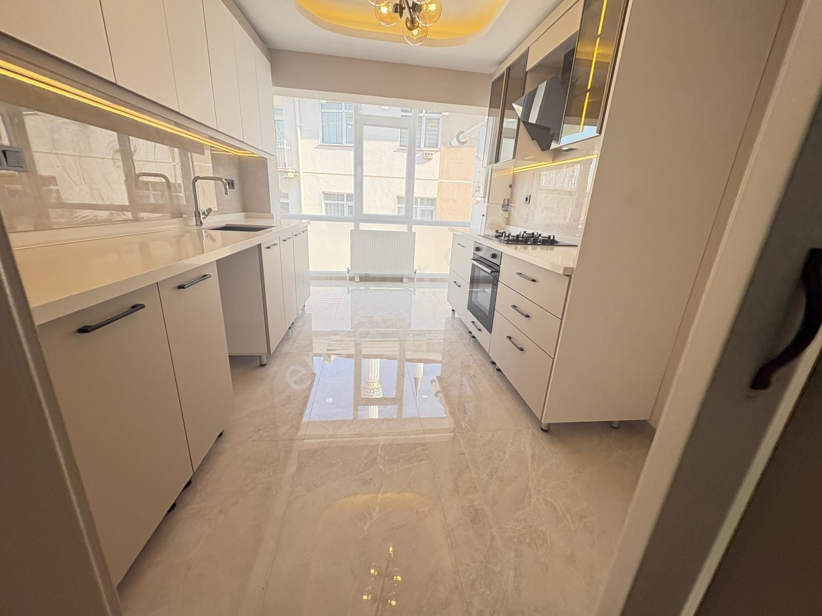 Dikmen Sokullu'da Satılık Daire 3+1ara Katta Full Yapılı Manzaralı - Görsel 12