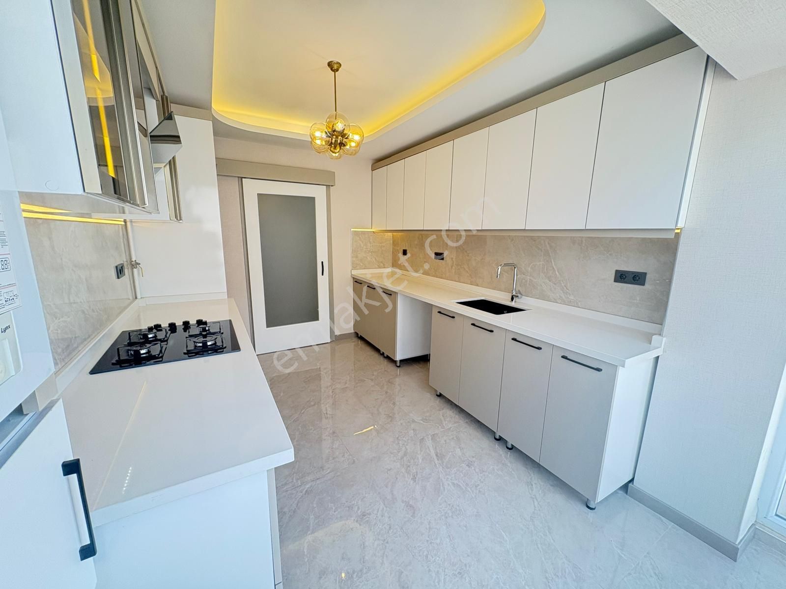 Dikmen Sokullu'da Satılık Daire 3+1ara Katta Full Yapılı Manzaralı