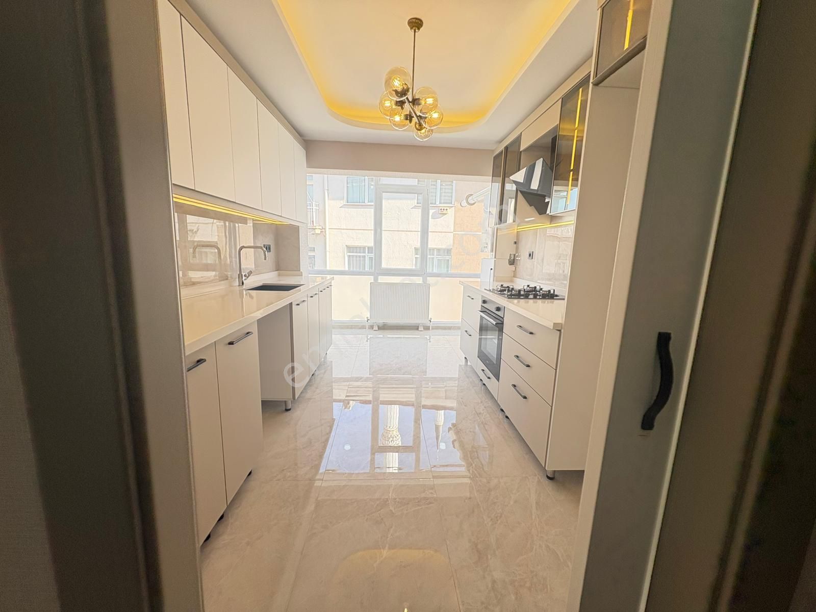 Dikmen Sokullu'da Satılık Daire 3+1ara Katta Full Yapılı Manzaralı - Görsel 24