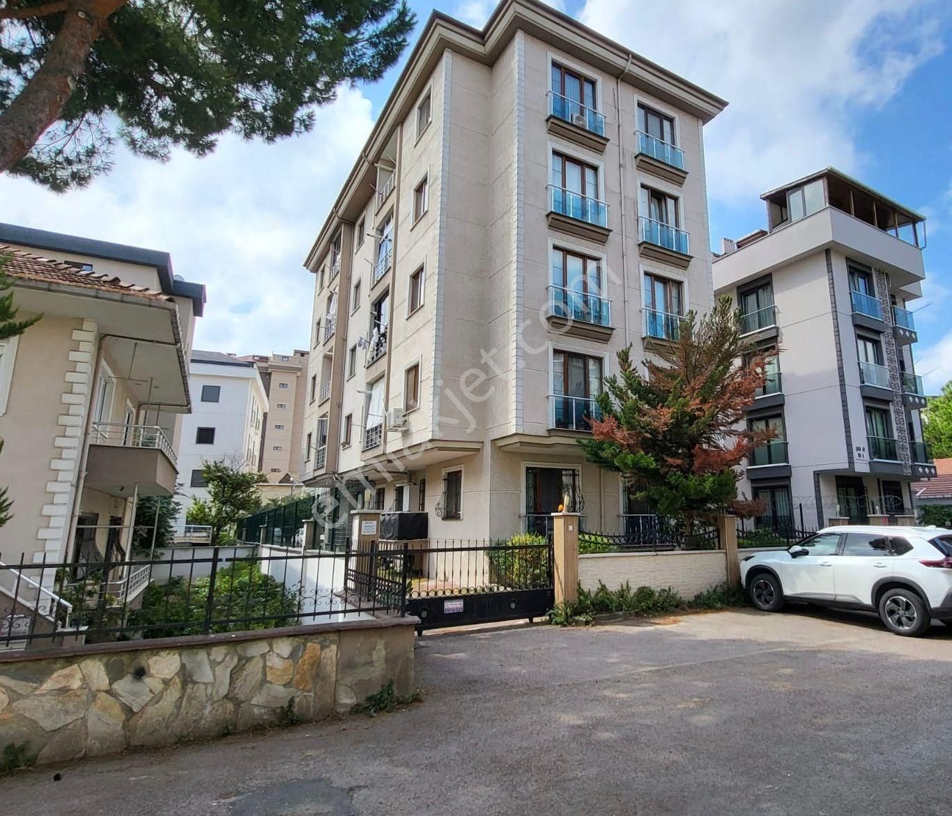 Pendik Yeni Mahalle De Plevne Cad Üzeri Satılık 3+1 Ters Dubleks