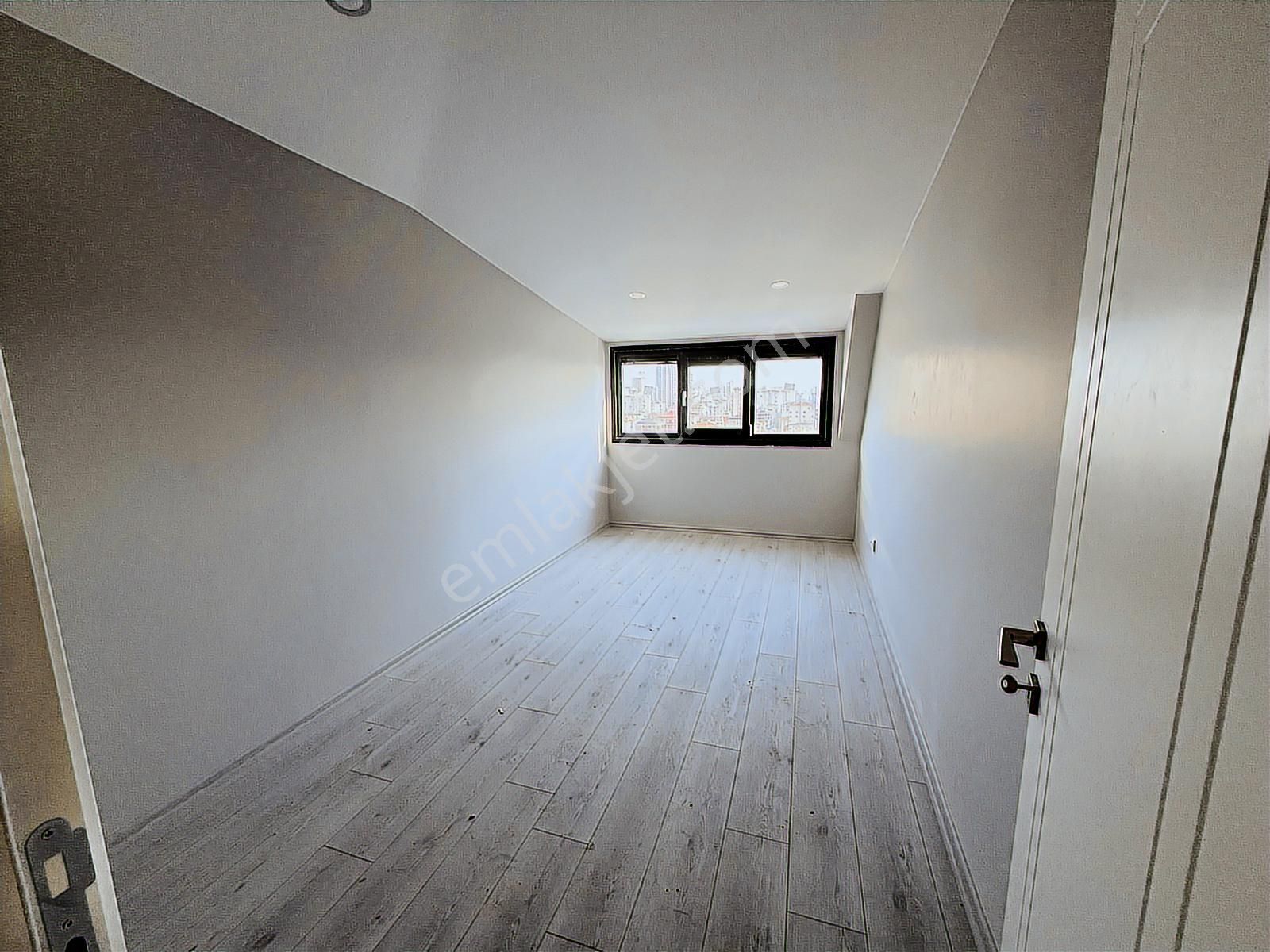 Kartal Atalar Da Cadde Üzeri 6+2 Satılık Dubleks Daire - Görsel 34