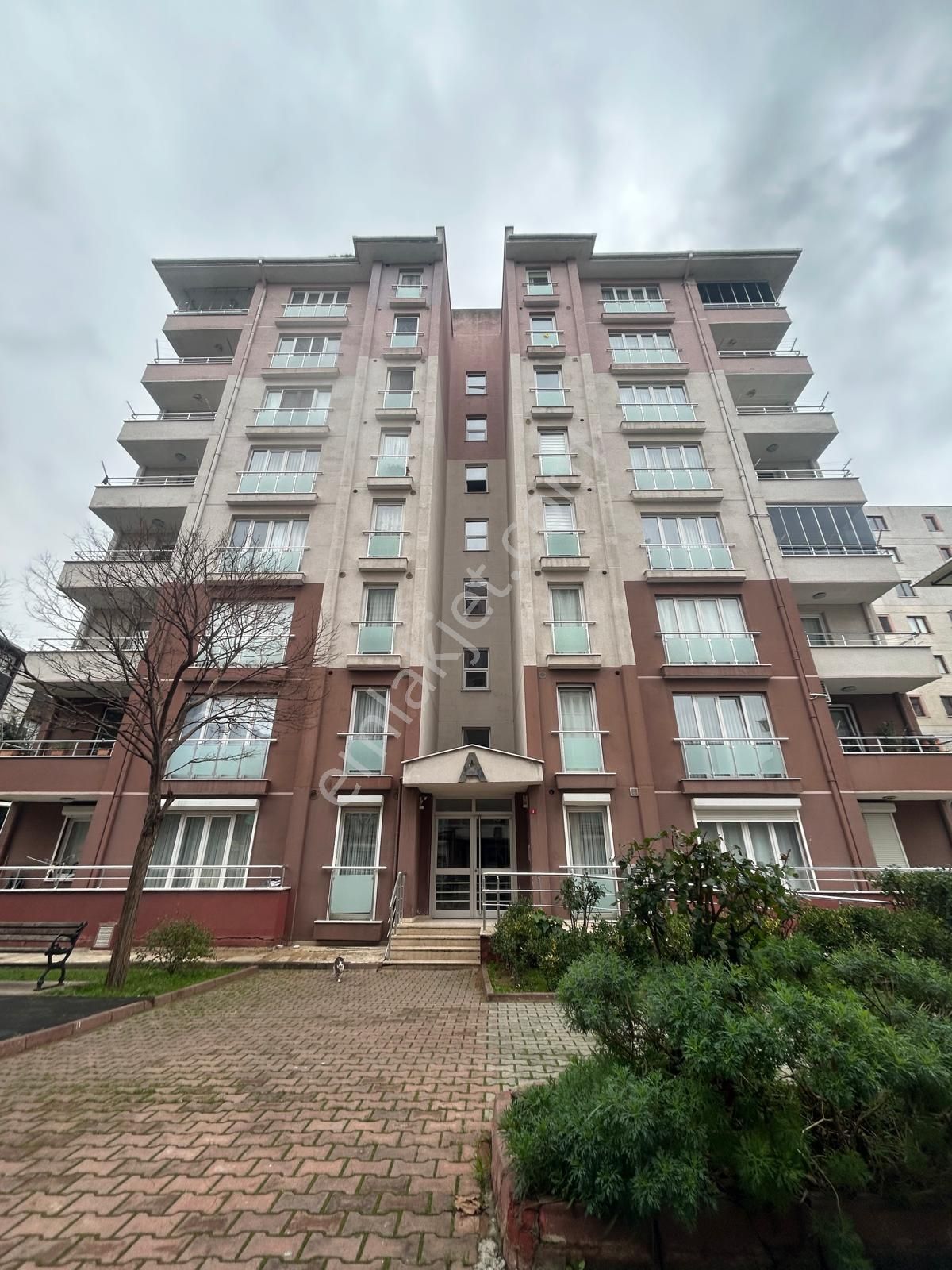 Kartal Yunus Mah. İbb Blokları Sıtesınde 2+1 Satılık Daıre