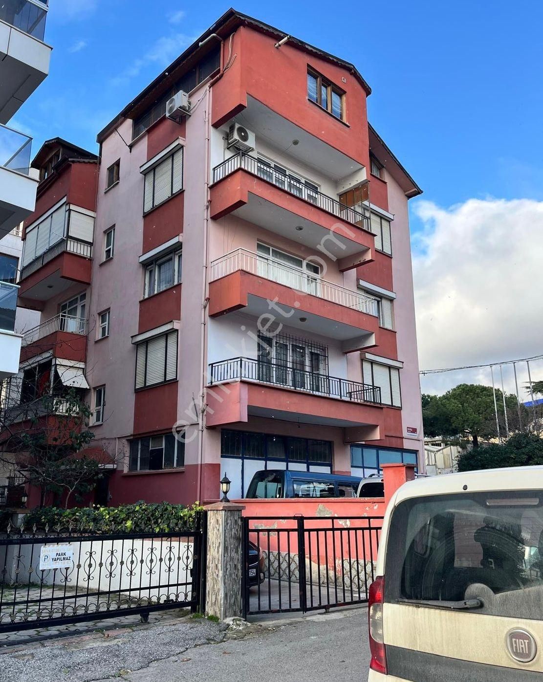 Pendik Bahçelievler Mah. Merkezi Konumda Boş 3+1 Kiralık Daire