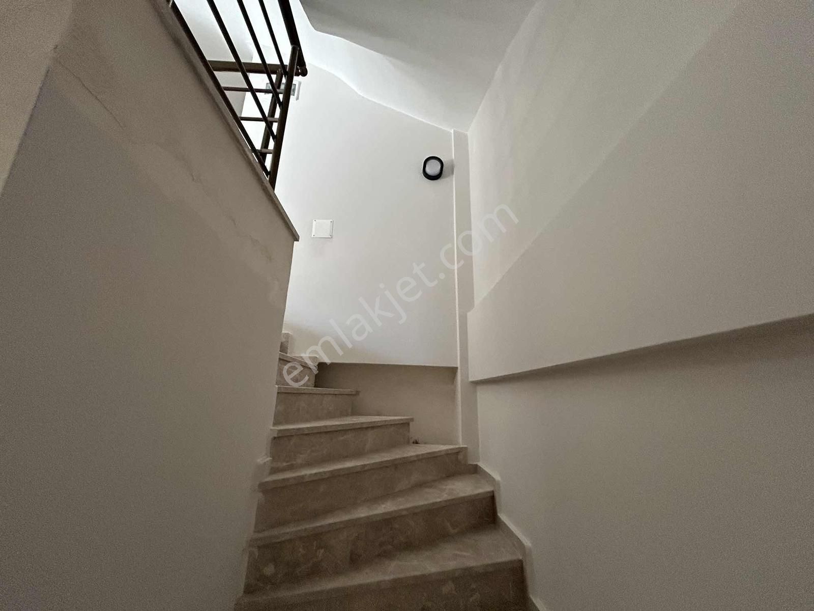 Onmax Öğretmenler'de Satılık 3+1 200 M2 Tam Müstakil Villa - Görsel 3