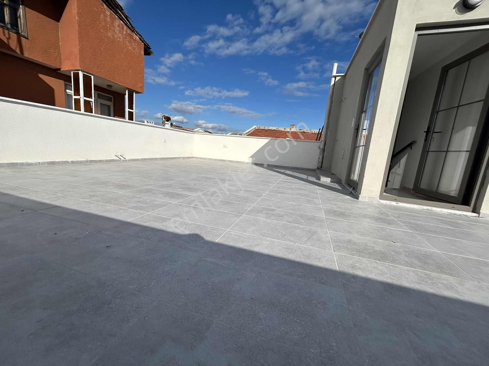 Onmax Öğretmenler'de Satılık 3+1 200 M2 Tam Müstakil Villa - Görsel 23