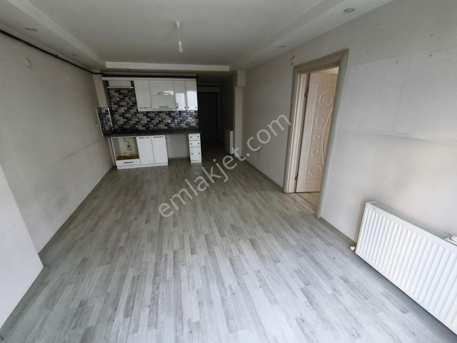 Nef Yanı 6 Yıllık Ara Kat Balkonlu 1+1 Boş Daire Çarşıya 10 Daki - Görsel 2
