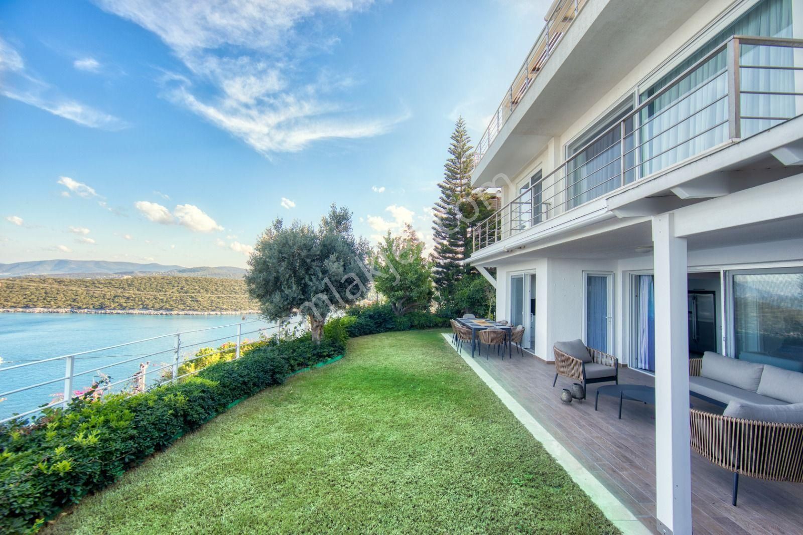 Bodrum Türkbükü Hebil'de Denize En Ön Sıra Dubleks Villa