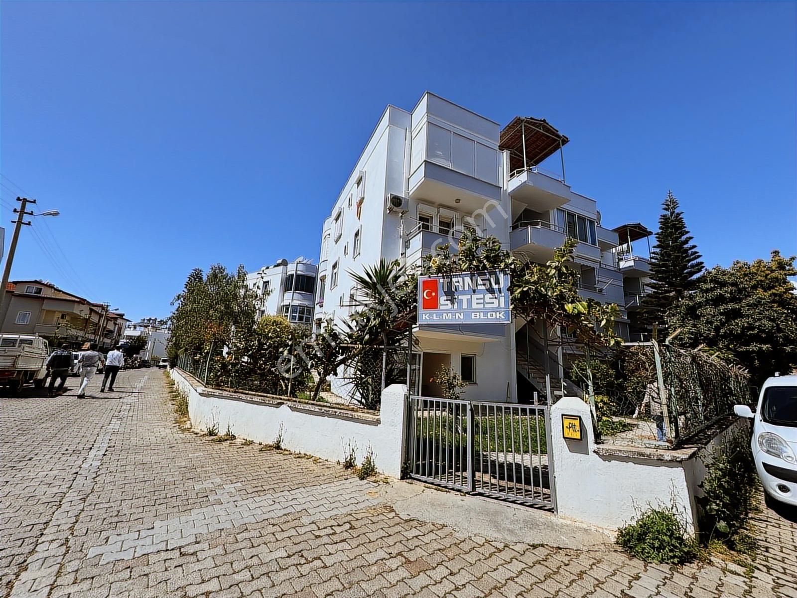 Alanya Avsallarde Tansu Sitesinde Denize 200 M 1+1 Eşyalı Satıl