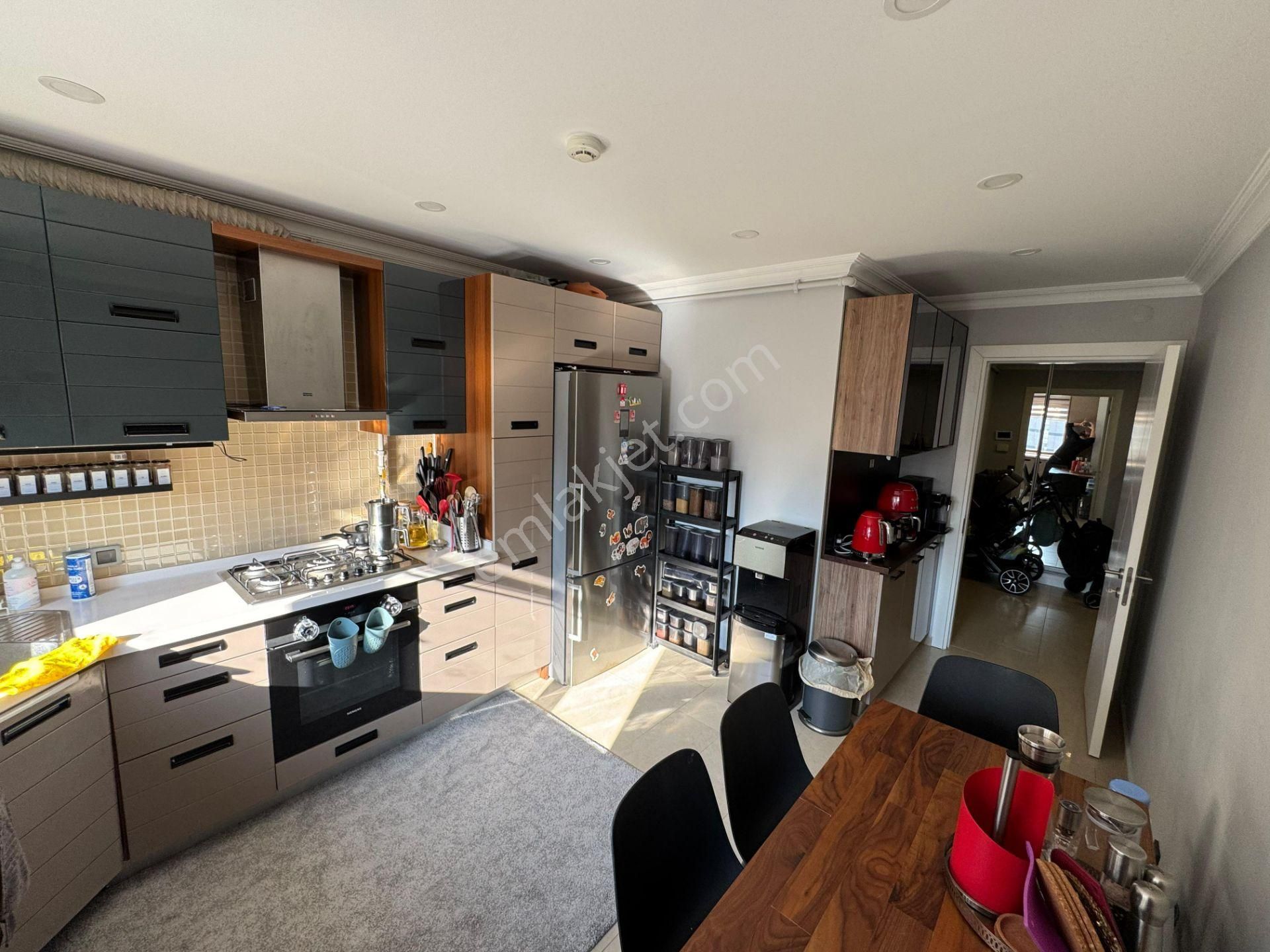 Suadiye'de 7/24 Güvenlikli Havuzlu Özel Depo Alanlı Ebeveyn Banyolu Net 146m2 4+1 - Görsel 2