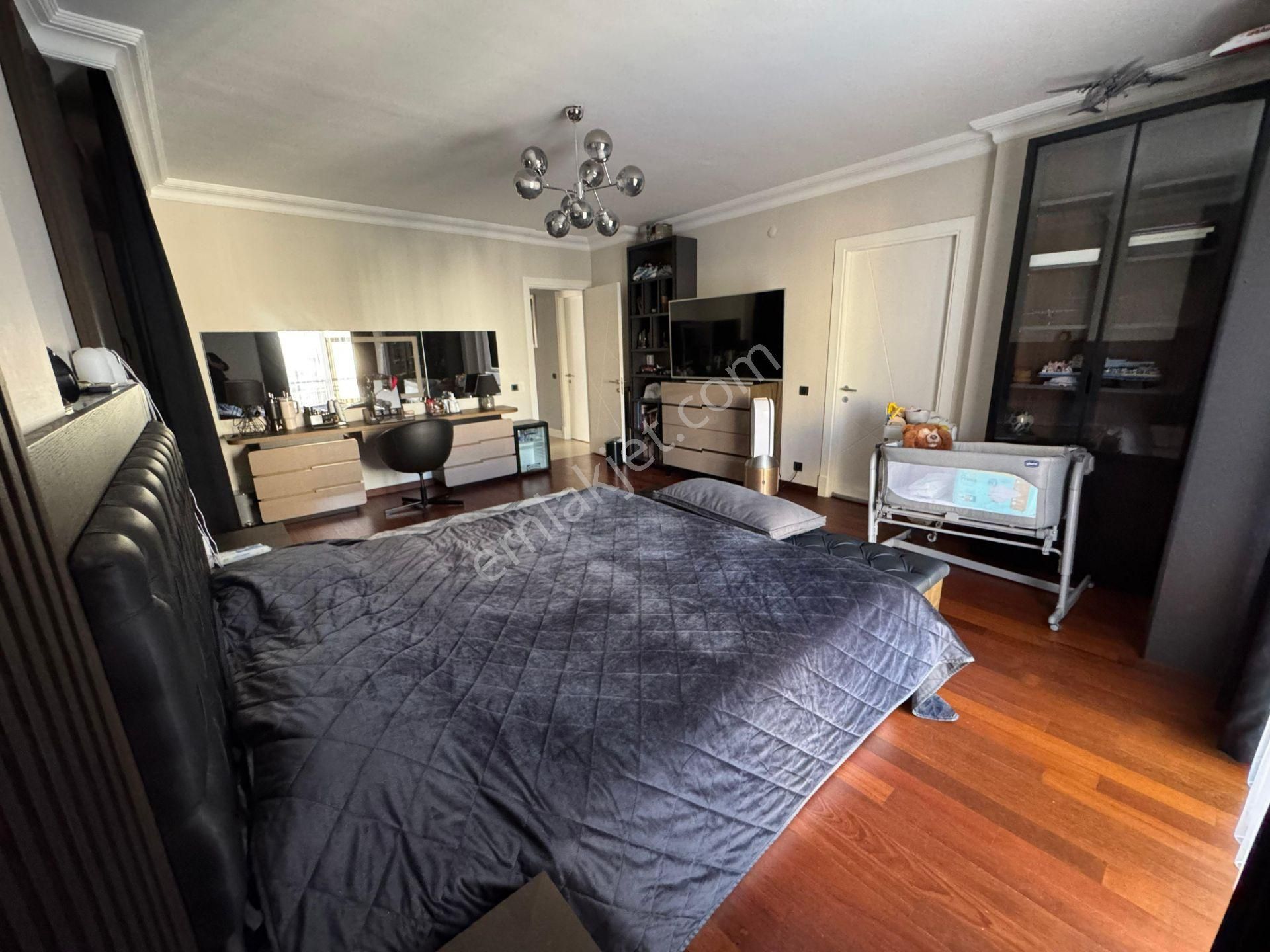 Suadiye'de 7/24 Güvenlikli Havuzlu Özel Depo Alanlı Ebeveyn Banyolu Net 146m2 4+1 - Görsel 19