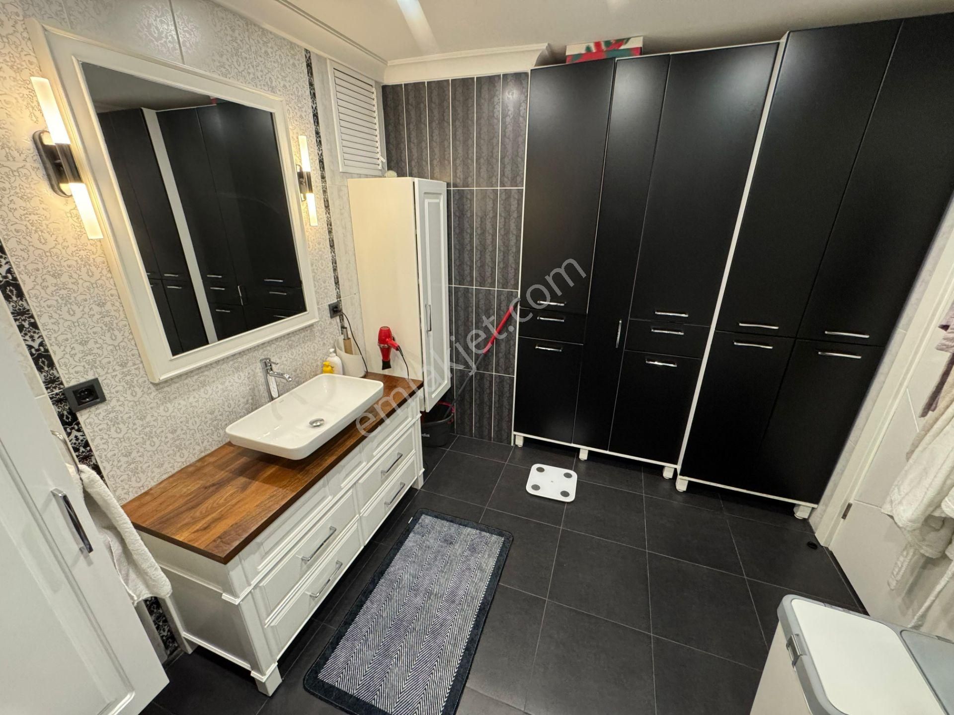 Suadiye'de 7/24 Güvenlikli Havuzlu Özel Depo Alanlı Ebeveyn Banyolu Net 146m2 4+1 - Görsel 17