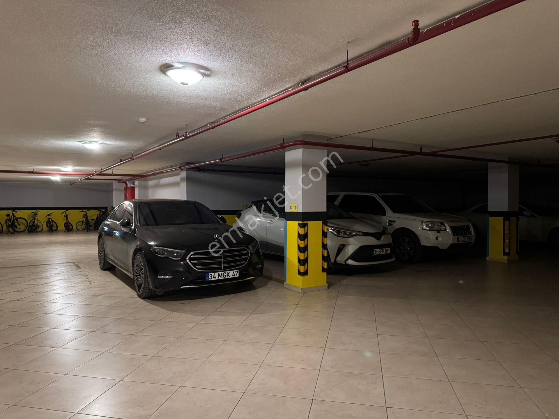 Suadiye'de 7/24 Güvenlikli Havuzlu Özel Depo Alanlı Ebeveyn Banyolu Net 146m2 4+1 - Görsel 34