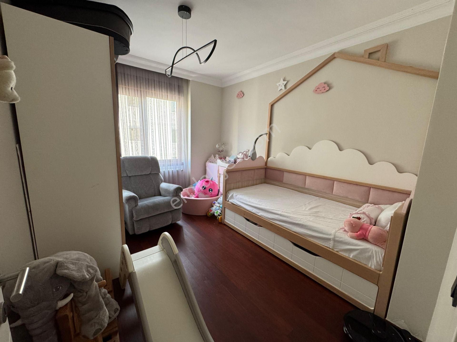 Suadiye'de 7/24 Güvenlikli Havuzlu Özel Depo Alanlı Ebeveyn Banyolu Net 146m2 4+1 - Görsel 11