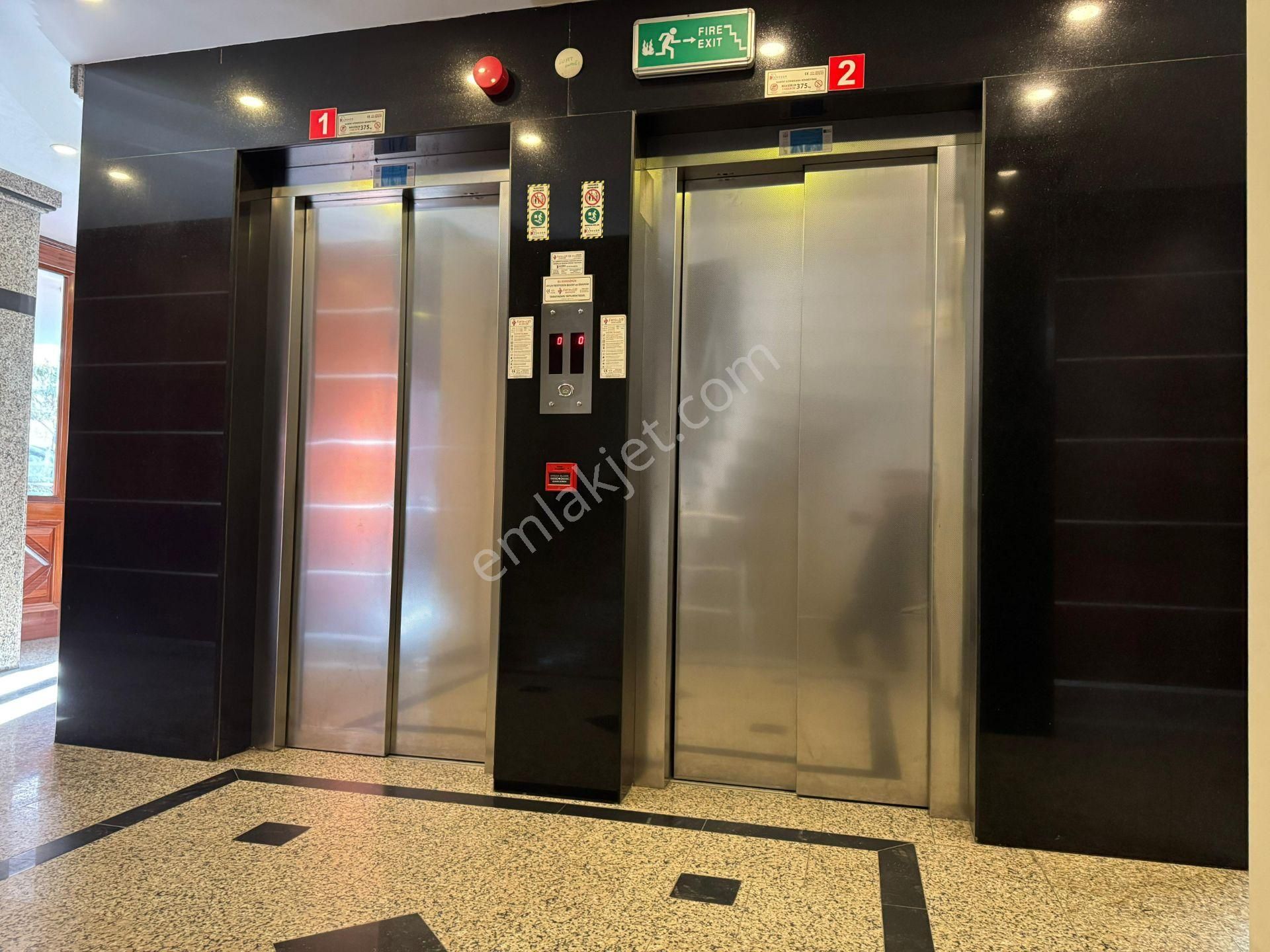 Suadiye'de 7/24 Güvenlikli Havuzlu Özel Depo Alanlı Ebeveyn Banyolu Net 146m2 4+1 - Görsel 26