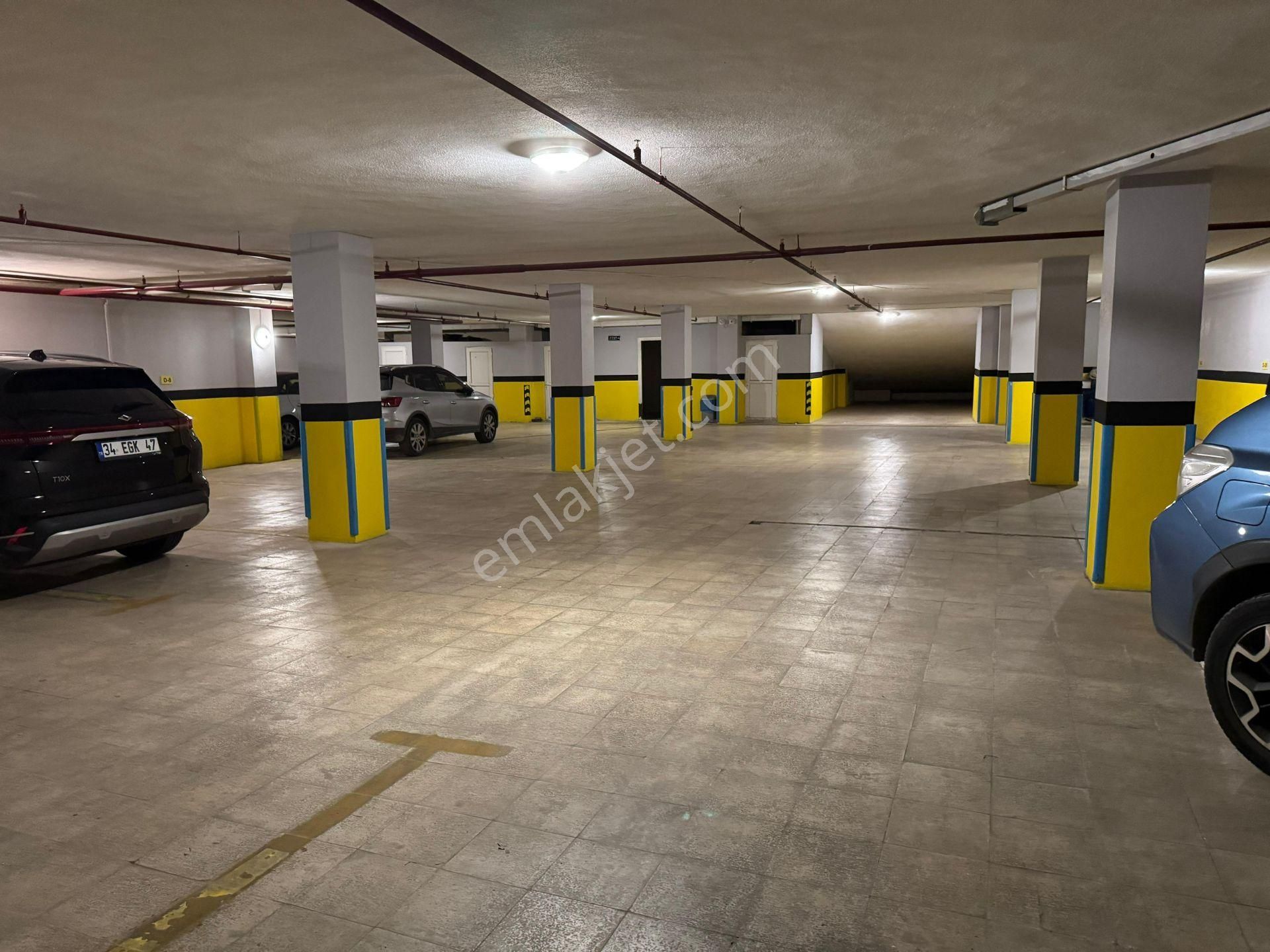 Suadiye'de 7/24 Güvenlikli Havuzlu Özel Depo Alanlı Ebeveyn Banyolu Net 146m2 4+1 - Görsel 32