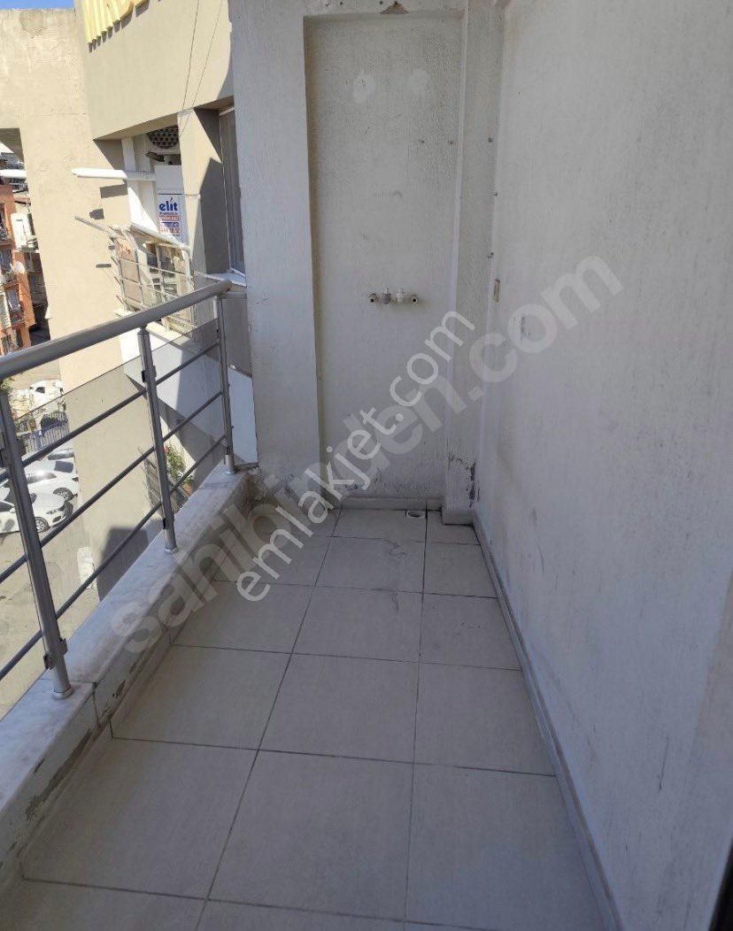 Bozyaka Kapalı Pazaryeri Yakını Eşyalı 1+1 Kiralık Daire - Görsel 3