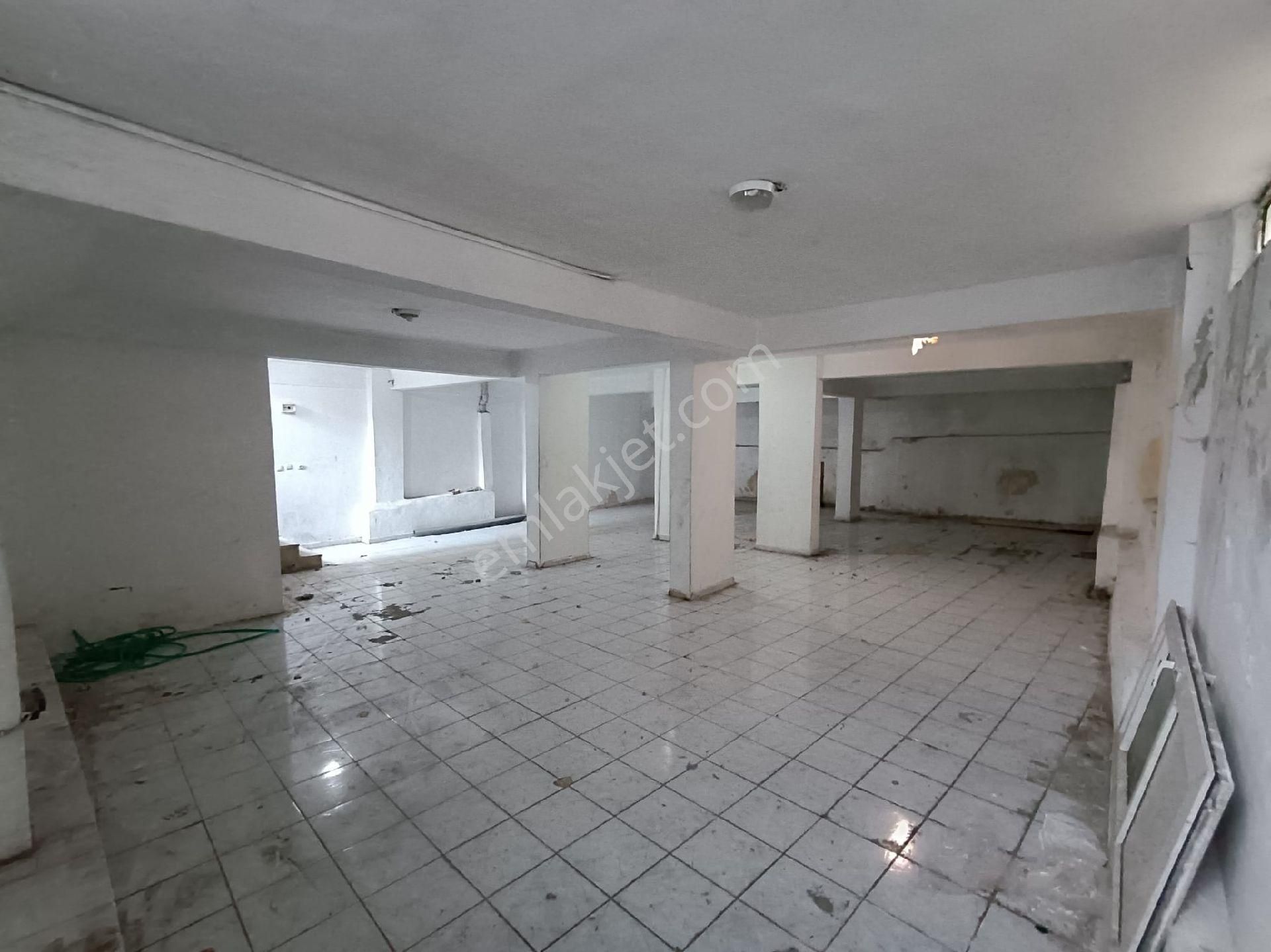 Uzemar'dan Bağcılar Göztepe'de Kiralık Net 200m² Dükkan