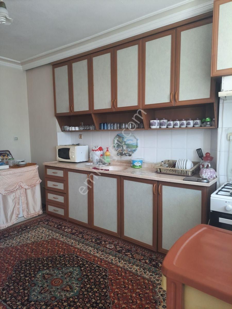 Güzelyalı Da Agiad Yanı K.mutfaklı Geniş Satılık Daire.