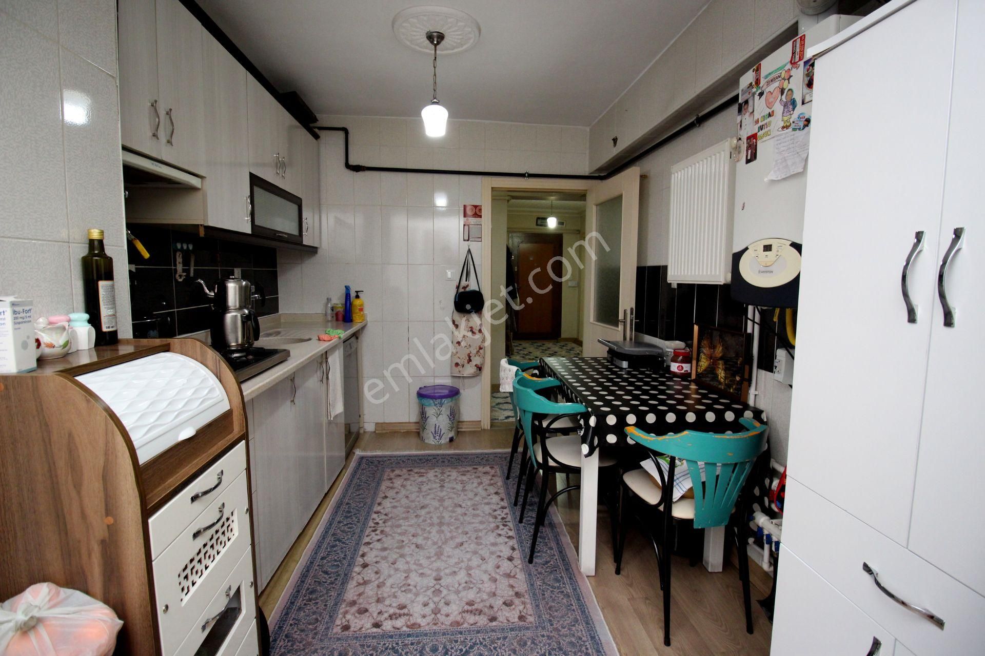 Emre Emlak'tan Topçu'da Arakat Ön Cephe Pırıl Pırıl Satılık 2+1 Daire - Görsel 3