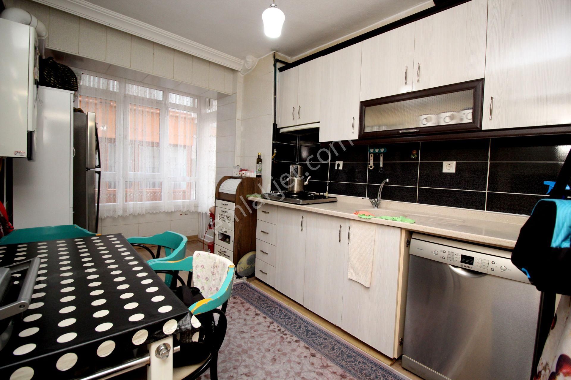 Emre Emlak'tan Topçu'da Arakat Ön Cephe Pırıl Pırıl Satılık 2+1 Daire - Görsel 4