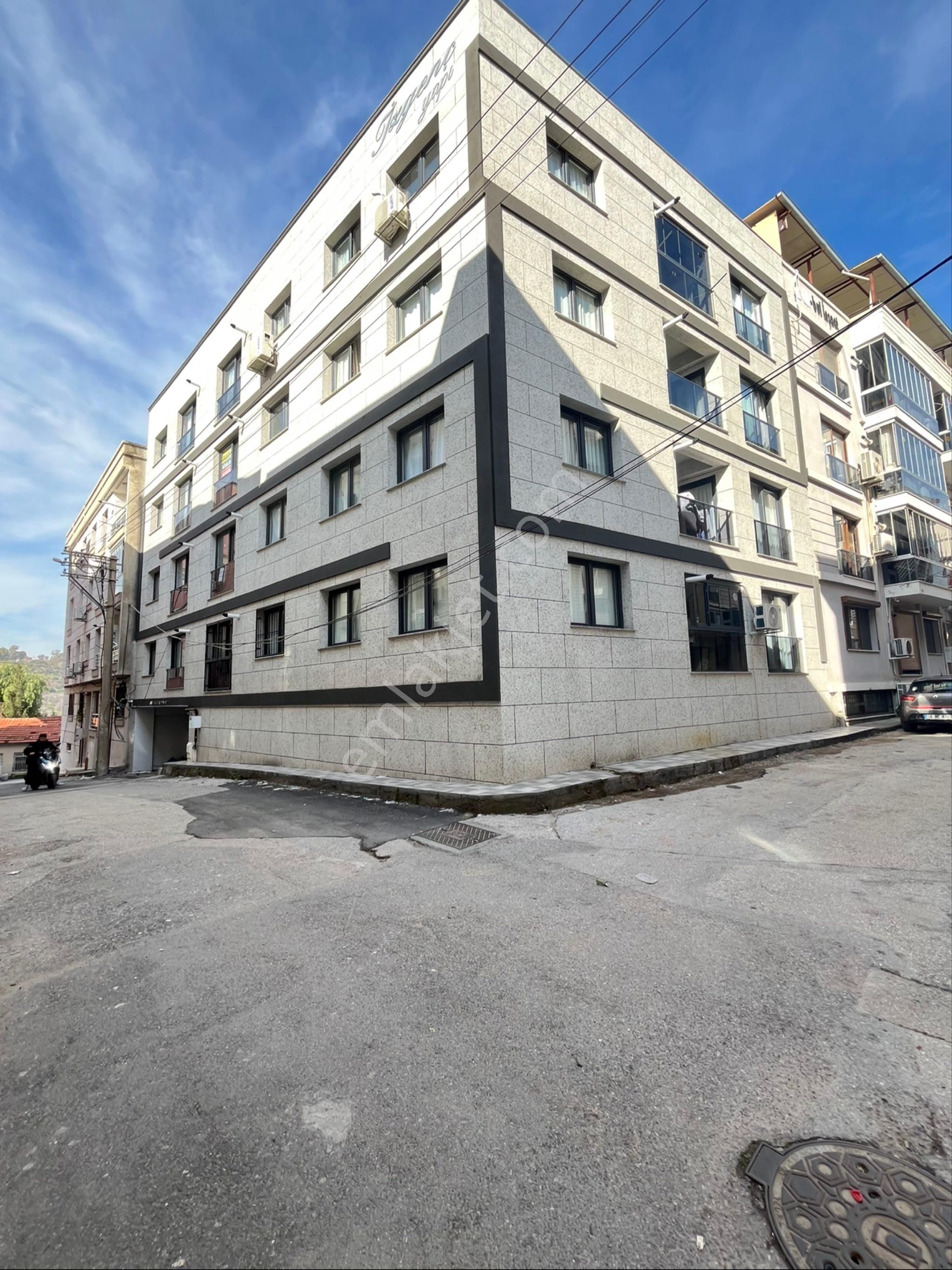 İzmir Buca Hürriyet Mah. 1+1 Kiralık Daire