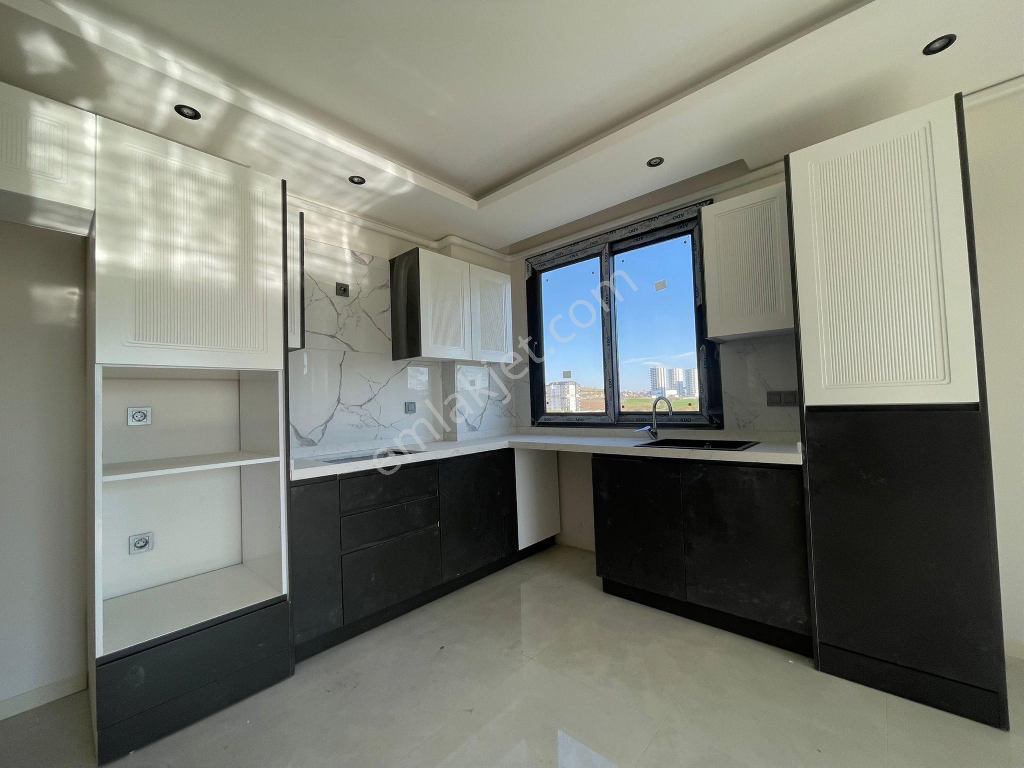 Kabasakal’da Site İçi Lüks Yaşam! 7/24 Güvenlikli Havuzlu Sitede 3+1 Satılık Daire