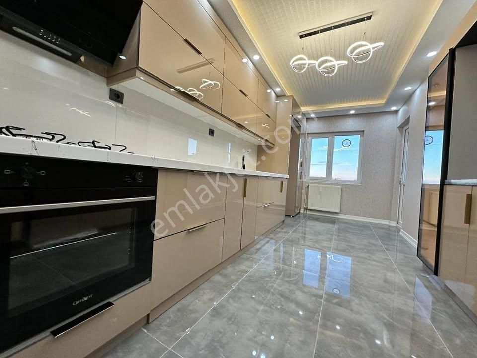 Beylikdüzü Merkez'de Oturuma Hazır Full+full Siteiçi 2+1 Dairemiz... - Görsel 3