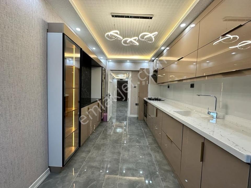 Beylikdüzü Merkez'de Oturuma Hazır Full+full Siteiçi 2+1 Dairemiz... - Görsel 14