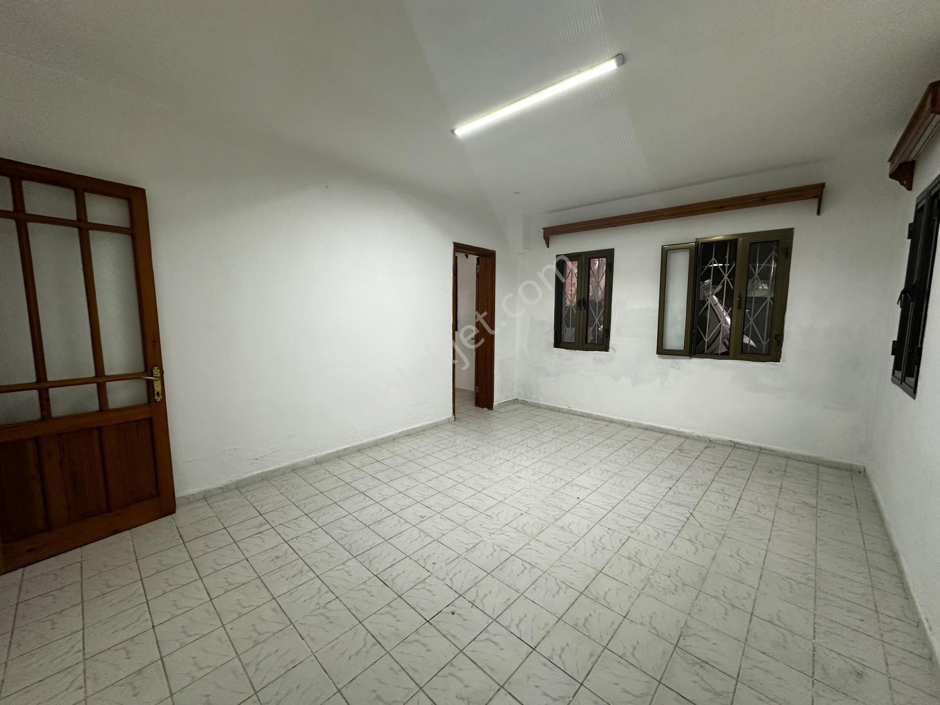 Bodrum Gümbet De, Eşyasız 2+1 Giriş Kat Daire