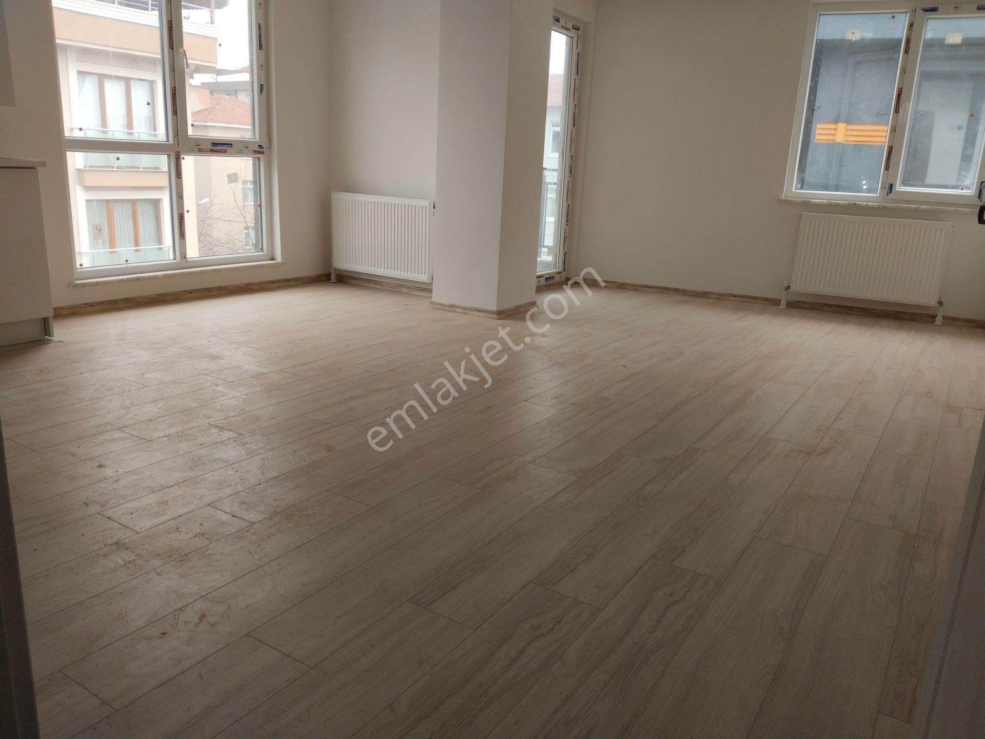 Maltepe Küçükyal'da 110 M2 2+1 Sıfır , Teraslı Dubleks Daire.