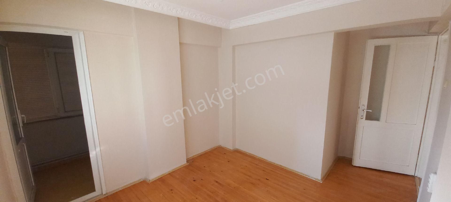 Bölge Metroya 100 Metre Özkanlar Camii Yakını 3+1 İçi Boyalı Ara Kat Geniş Ferah Daire - Görsel 14