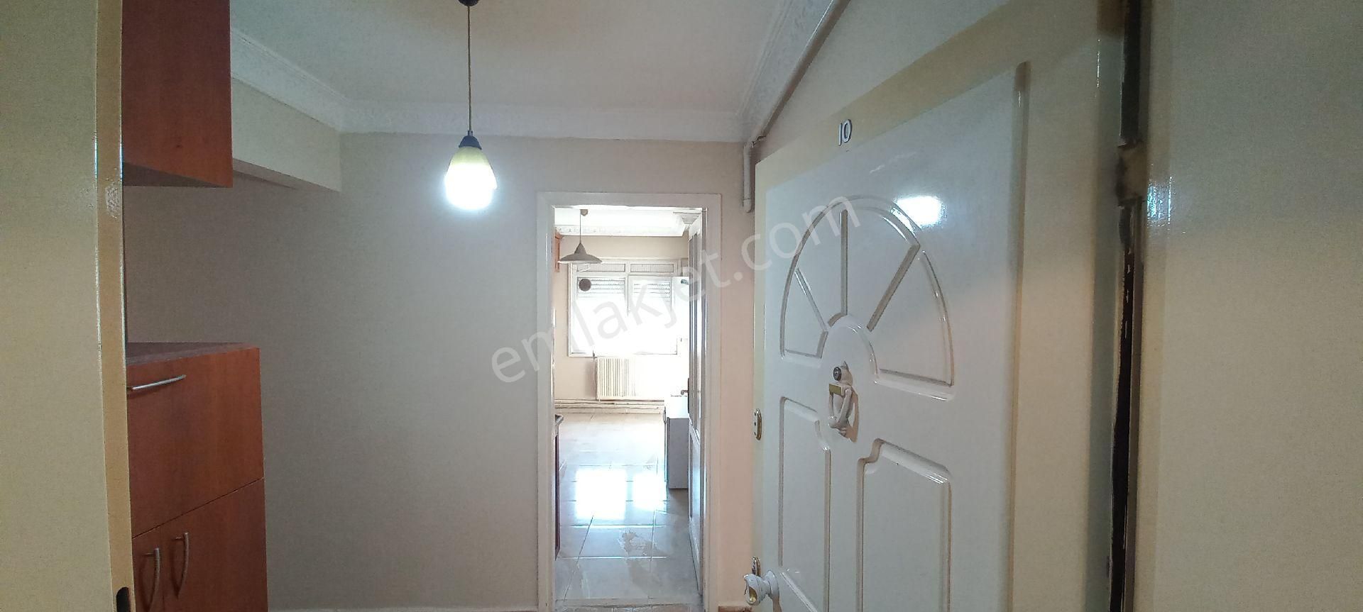 Bölge Metroya 100 Metre Özkanlar Camii Yakını 3+1 İçi Boyalı Ara Kat Geniş Ferah Daire