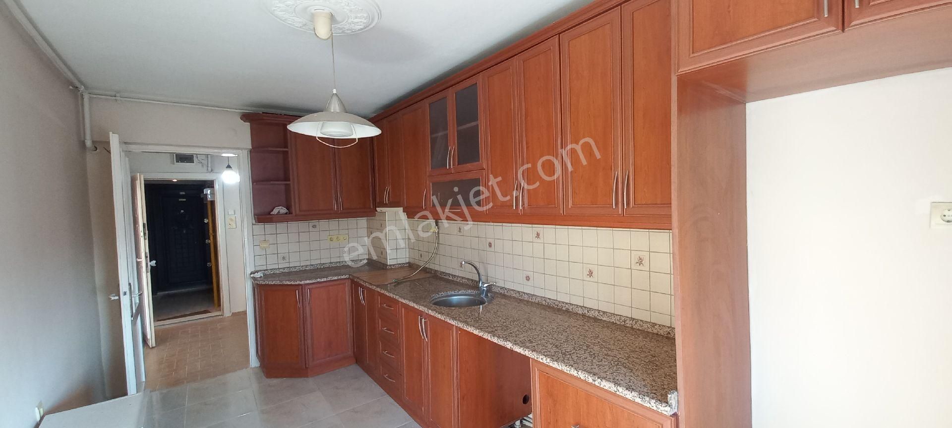 Bölge Metroya 100 Metre Özkanlar Camii Yakını 3+1 İçi Boyalı Ara Kat Geniş Ferah Daire - Görsel 19