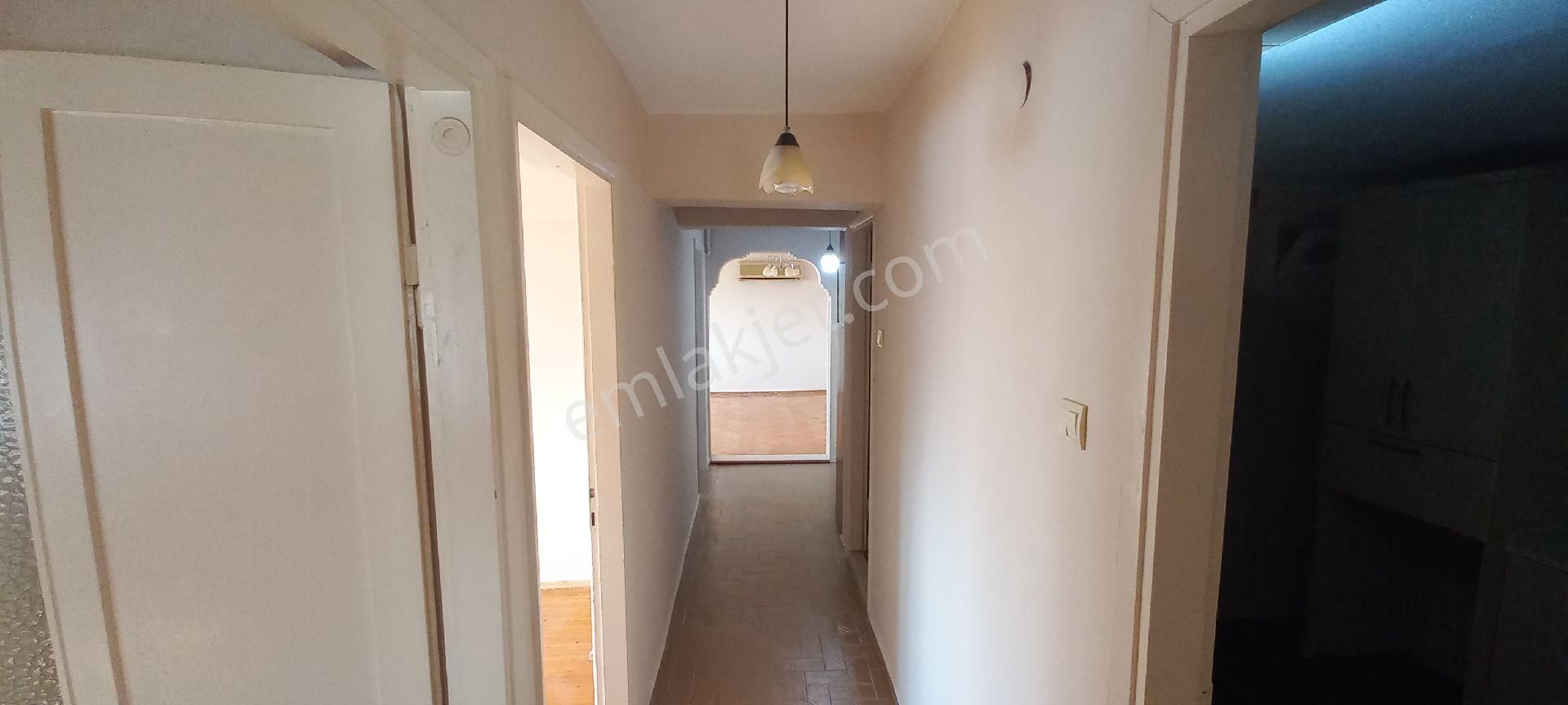 Bölge Metroya 100 Metre Özkanlar Camii Yakını 3+1 İçi Boyalı Ara Kat Geniş Ferah Daire - Görsel 3