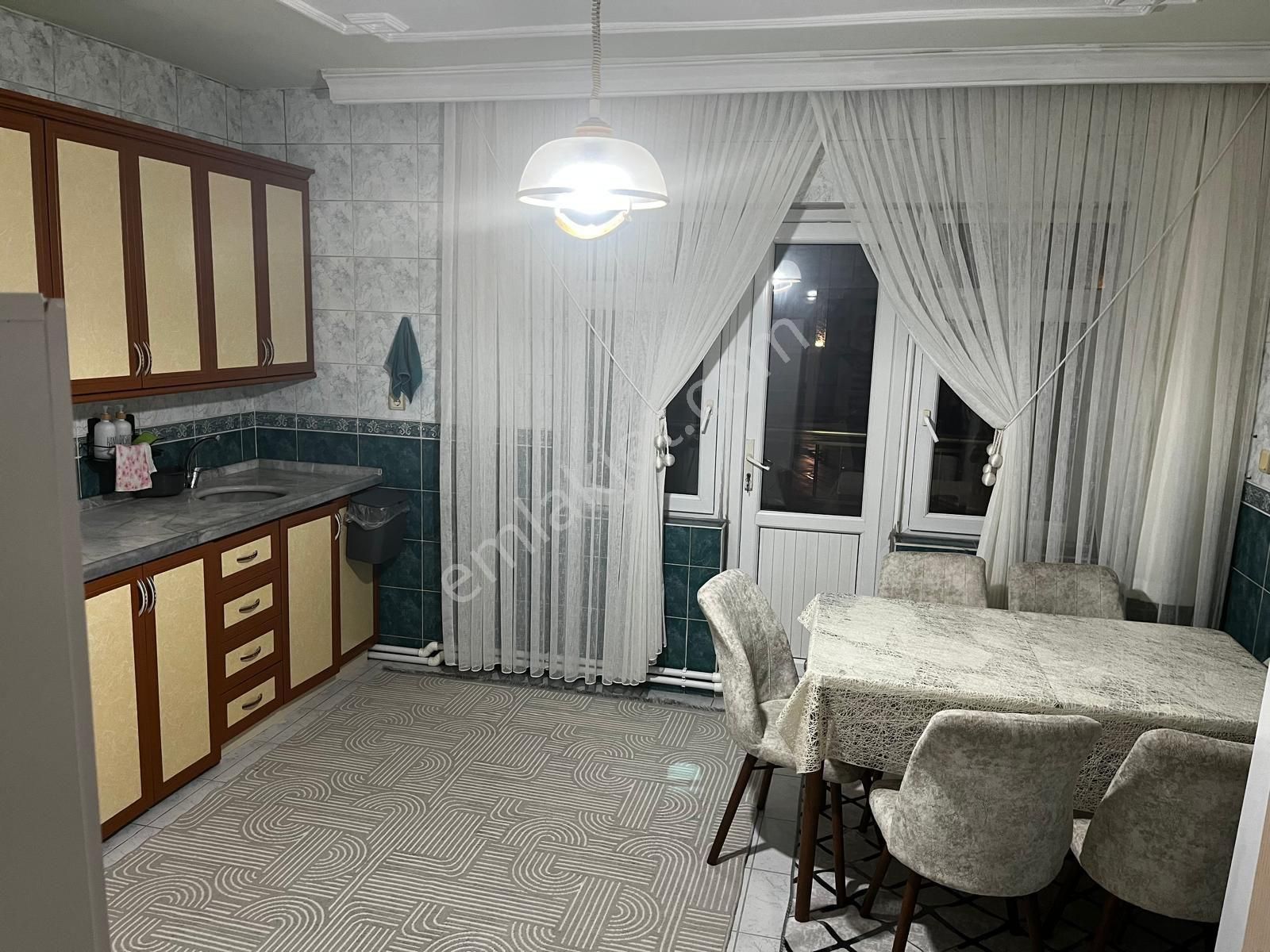 Uca'dan Yarenler Mahallesin De Satılık Garajlı 4+1 Daire.!