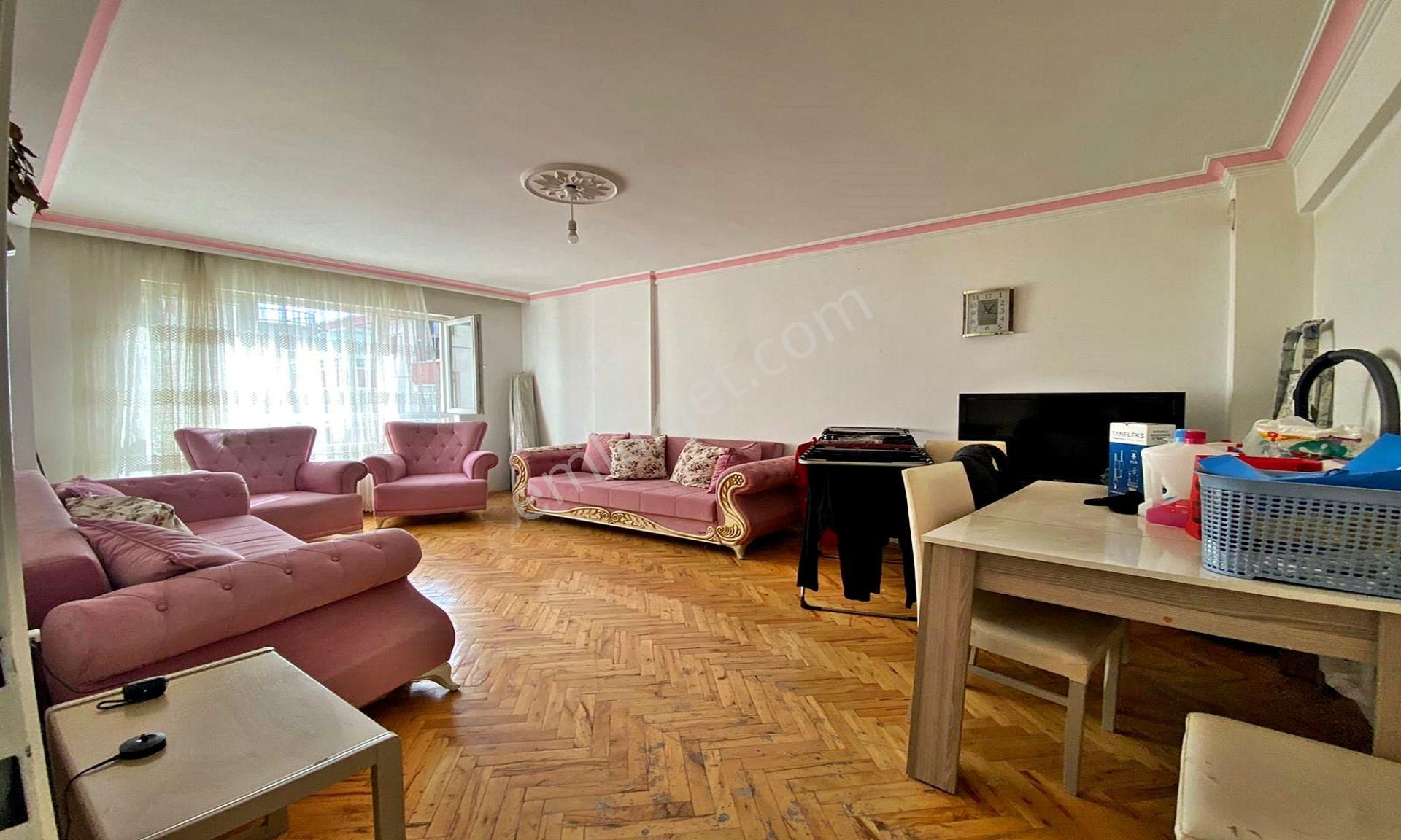 Kuşcağız'da Caddeye Yakın Masrafsız 3+1 Daire !