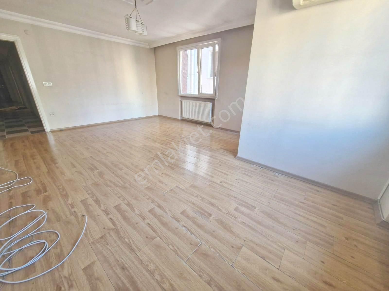 Fatih Emlaktan Cadde Üzeri Kiralık 3+1 Asansörlü Ara Kat Daire - Görsel 3
