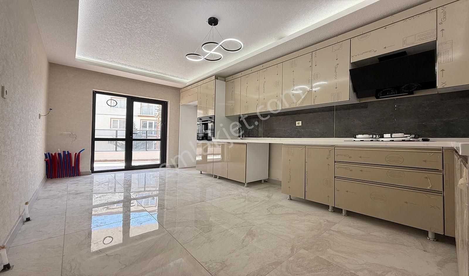 Yasa'dan Karakayada 4+1 Full Yapılı E.banyolu Sıfır Daire !!!