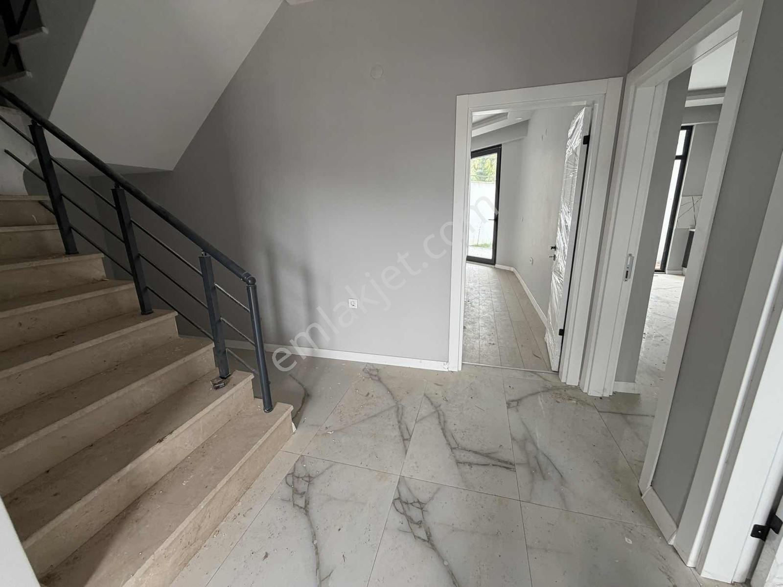 Deniz Ve Şehir Manzaralı 310m² Tripleks Villa - Görsel 32