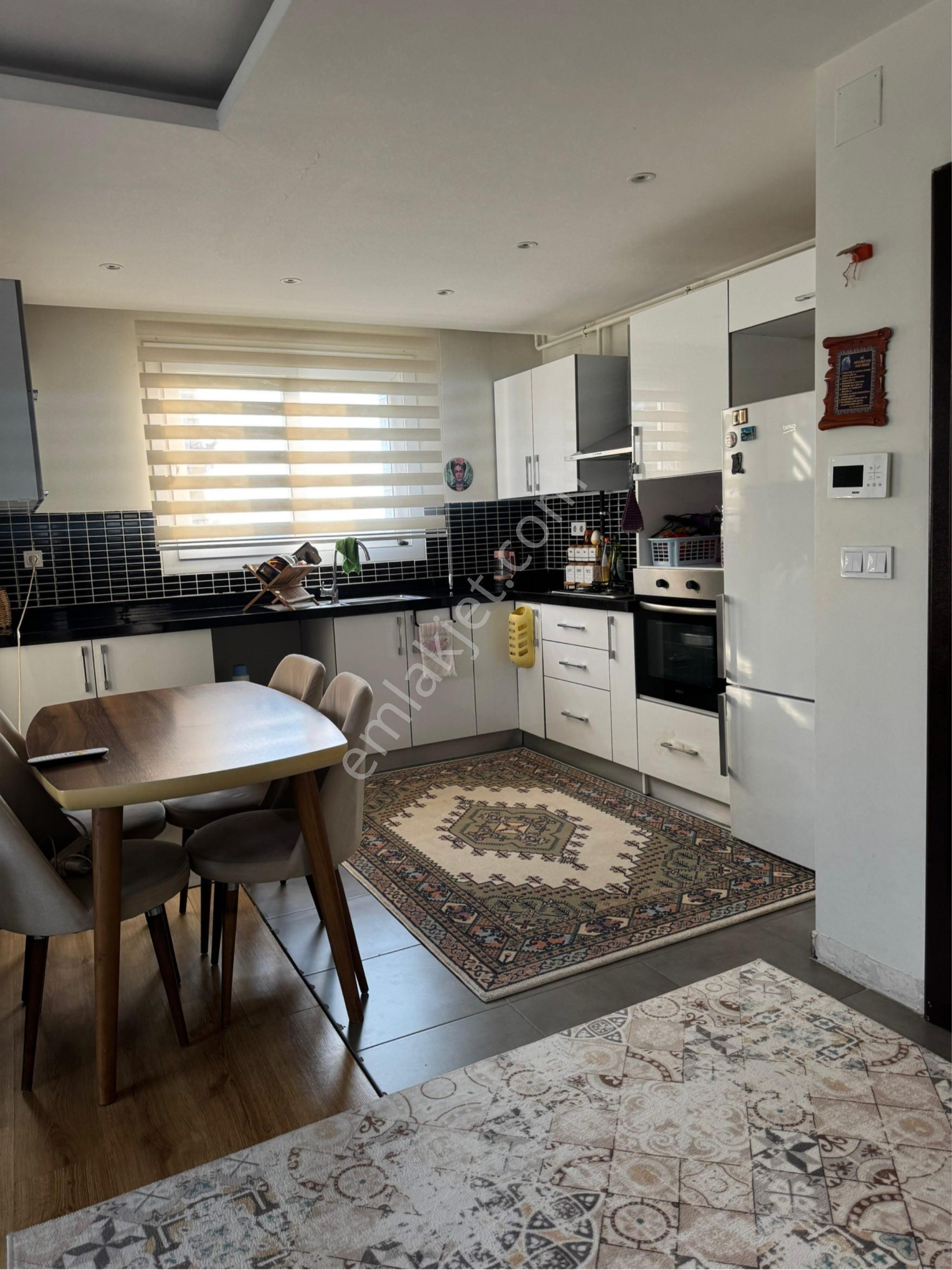 Gürselpaşa’da Merkezi Konum! Aile Apartmanında 1+1 Full Eşyalı Lüks Kiralık Daire