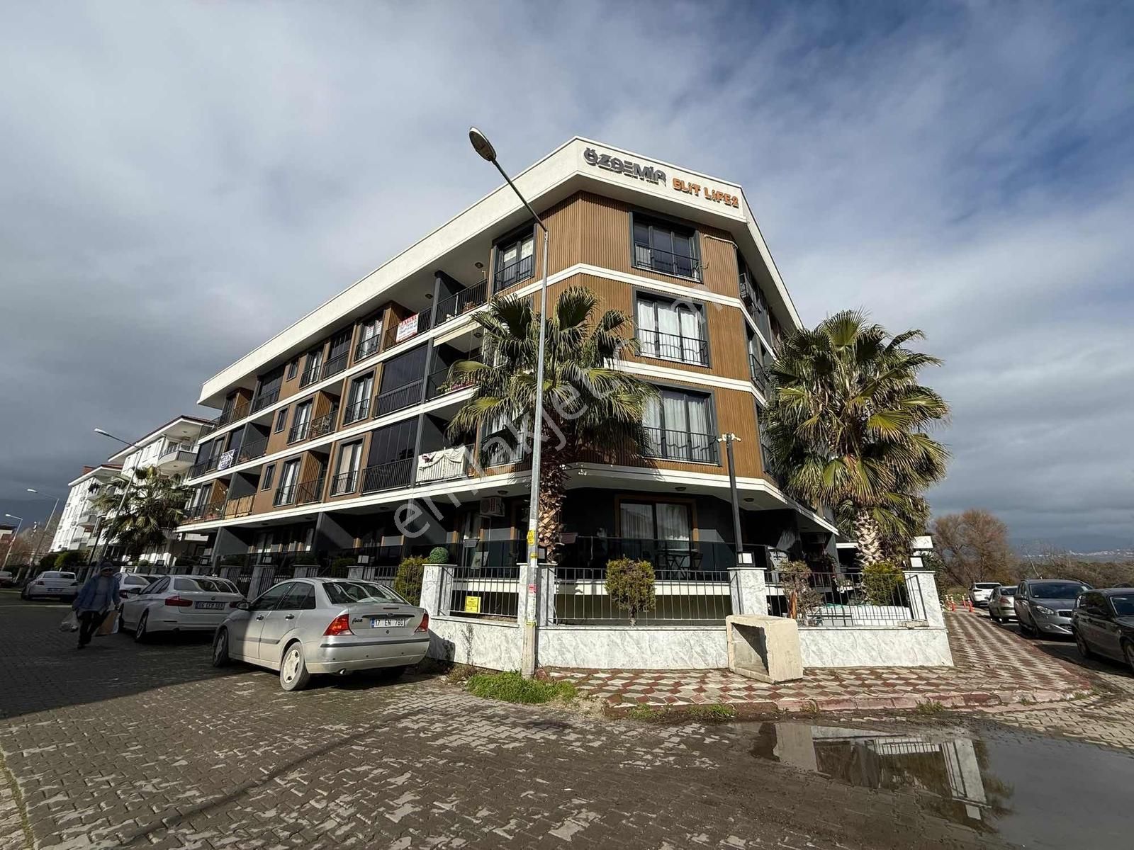 Gürsoy'dan İkizçayda Güvenlikli Otoparklı Sitede Ön Cephe 1+1