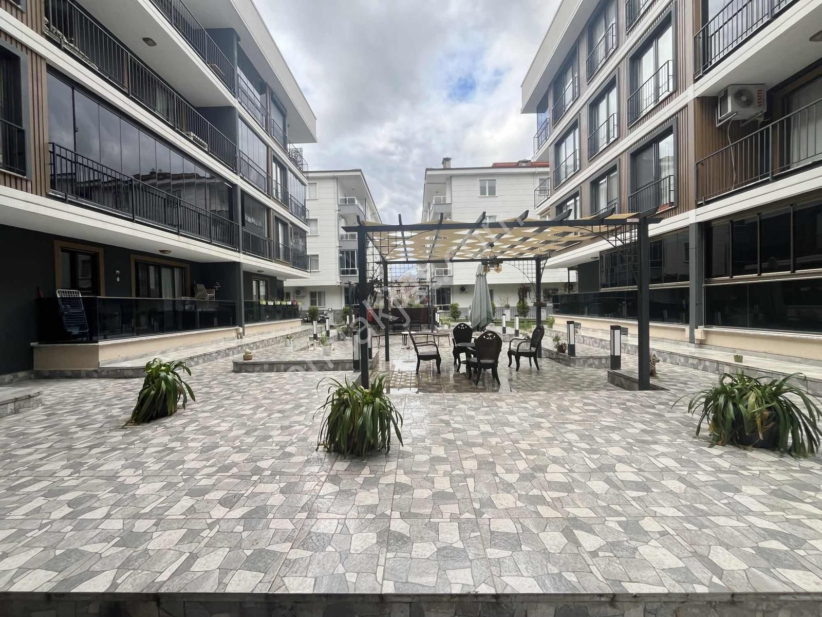 Gürsoy'dan İkizçayda Güvenlikli Otoparklı Sitede Ön Cephe 1+1 - Görsel 35