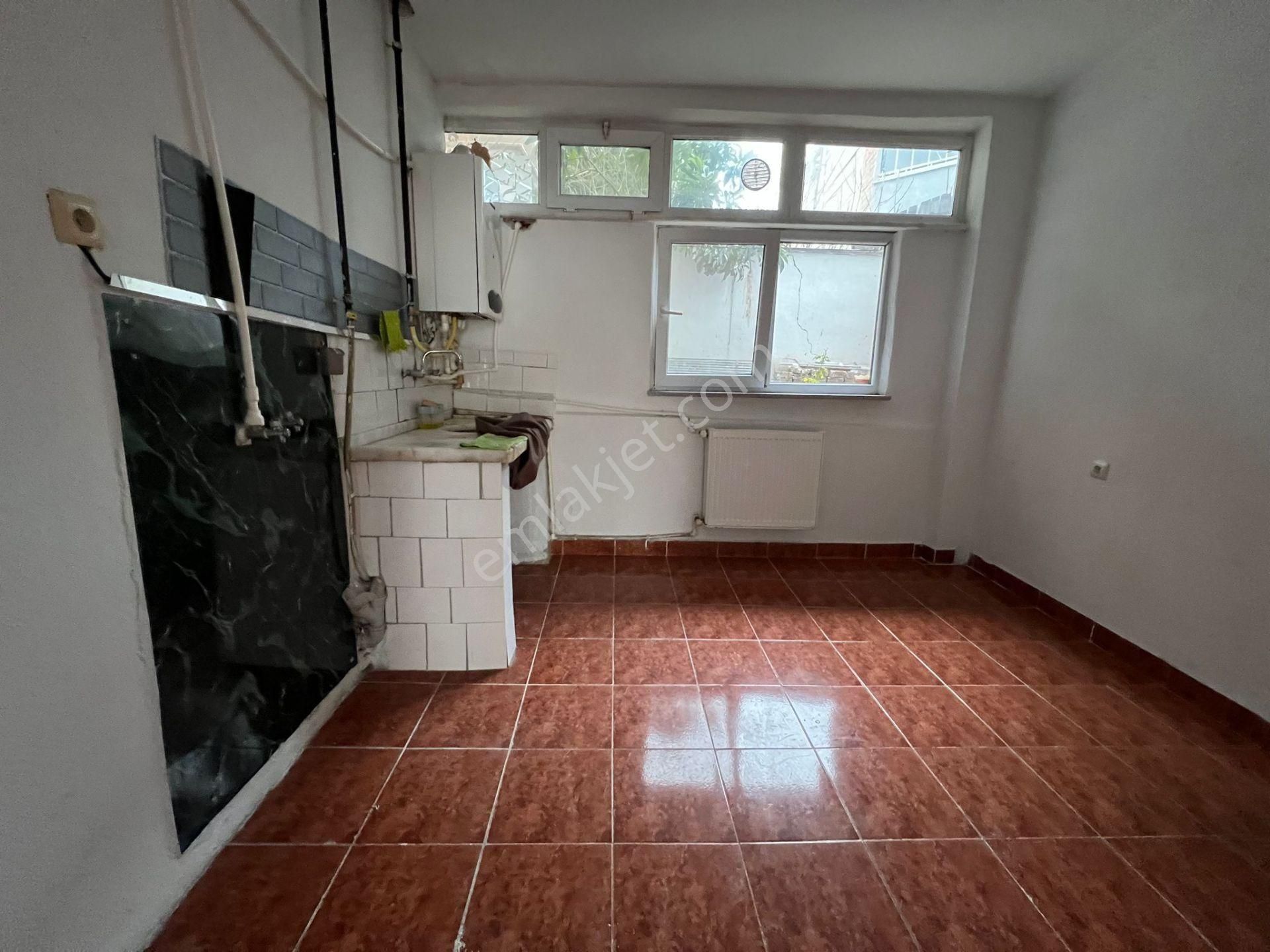 Roma' Dan Fatih Mahallesi' Nde Kiralık Dükkan - Görsel 3