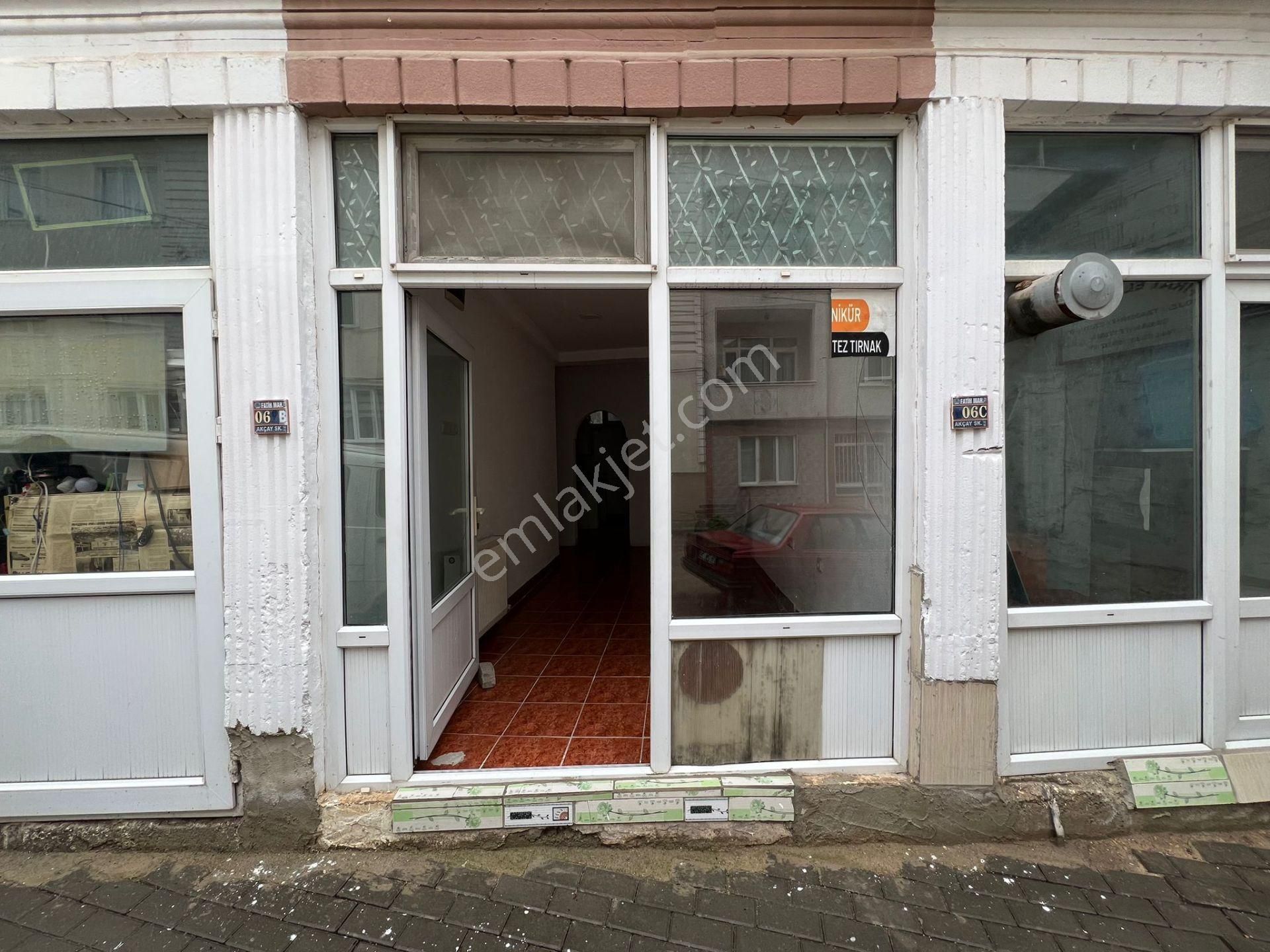 Roma' Dan Fatih Mahallesi' Nde Kiralık Dükkan - Görsel 2