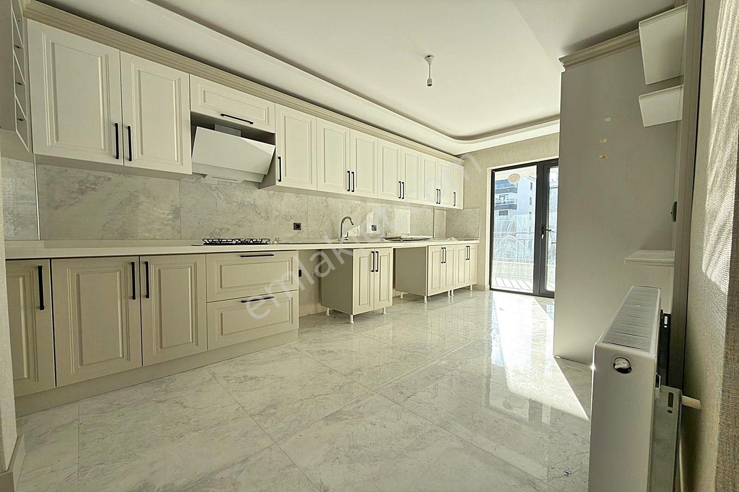 Hisar Mahallesi'nde 3+1 Sıfır Ara Katta Modern Tasarımlı Daire