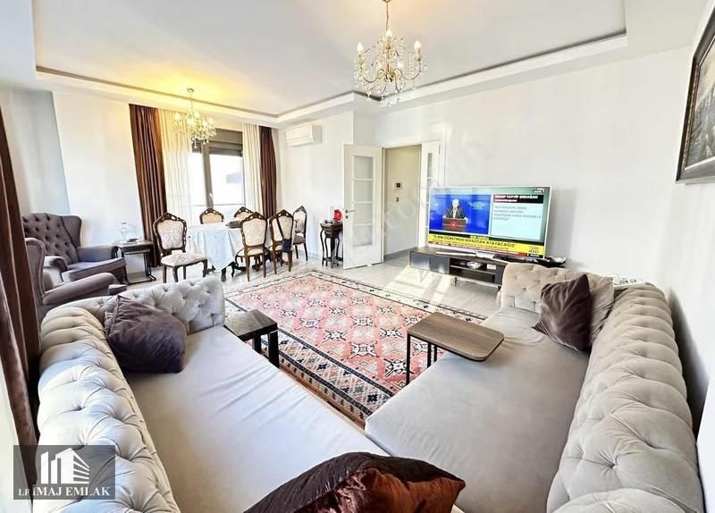 Suadiye Kavisli Sokakta Net 95 M2 Ferah 7 Yıllık Binada 3+1