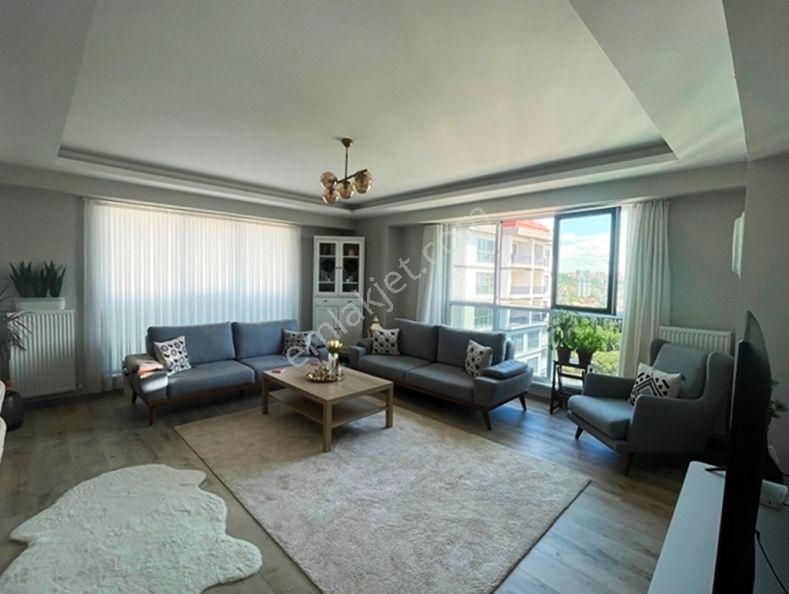 Mertcan Dan Royal Garden'de Ebeveyn Banyolu 3+1 Deniz Manzaralı - İskanlı - Görsel 2