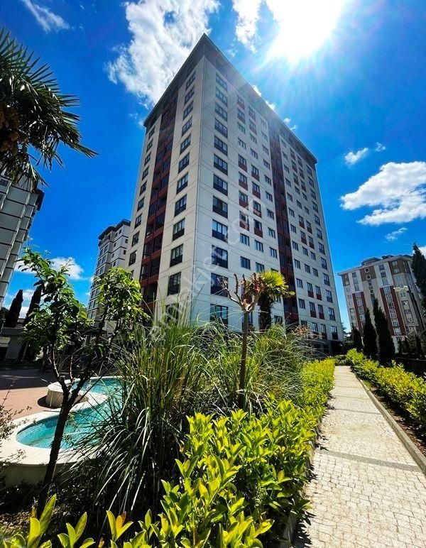 Mertcan Dan Royal Garden'de Ebeveyn Banyolu 3+1 Deniz Manzaralı - İskanlı